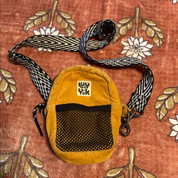 Lucy & Yak Mustard Crossbody Bag - Picture 4 of 6